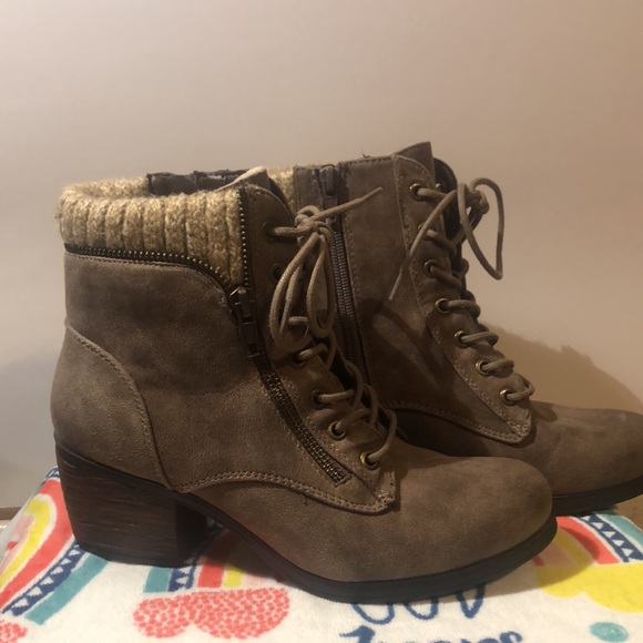 White Mountain booties - Picture 6 of 7